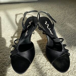 NINA Gimena Black Luster Satin Y2K vintage Heels, sz 8